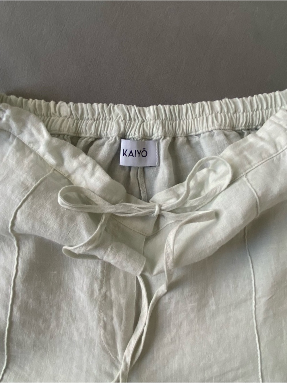 Soft Linen Set with Shell Buttons - Picture 13 of 16